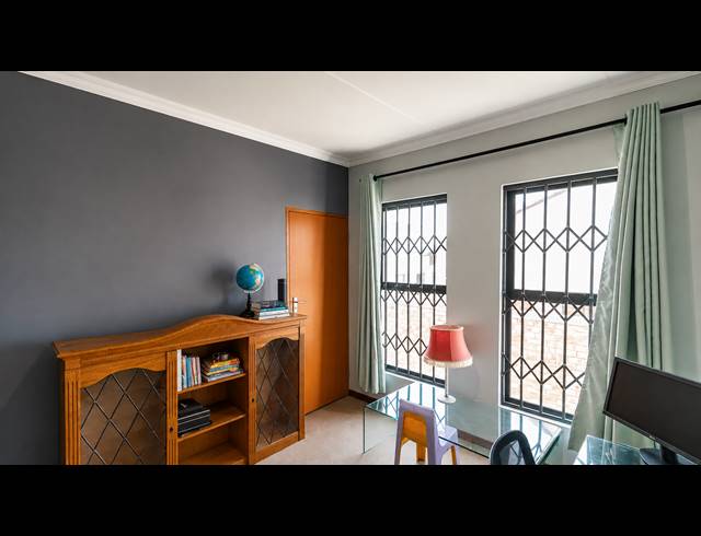 3 BEDROOM TOWNHOUSE FOR SALE IN SUMMERSET